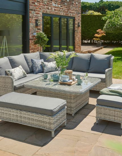 How to Choose the Best Garden Furniture for Your Outdoor Space